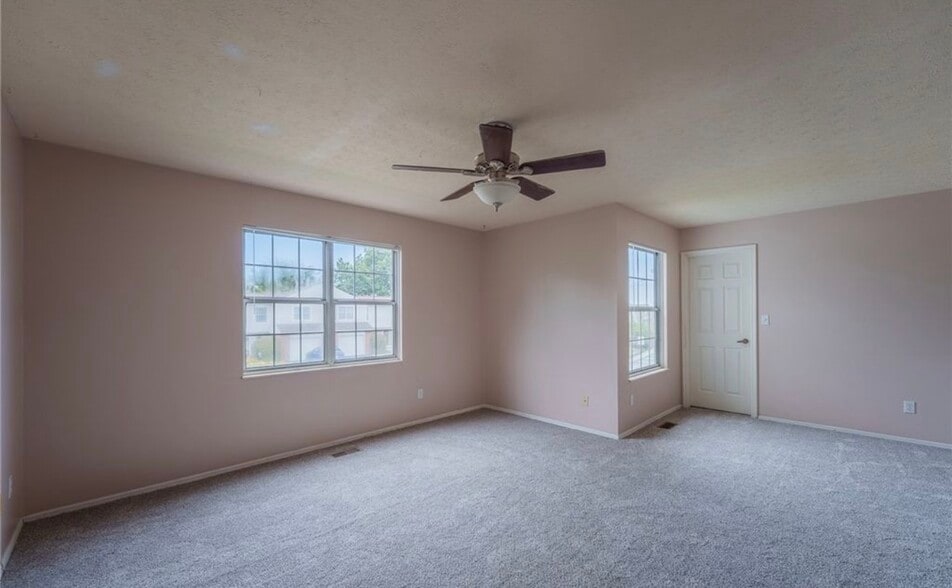 Building Photo - 2342 Raider Dr