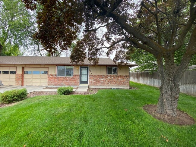 Primary Photo - Cute Duplex