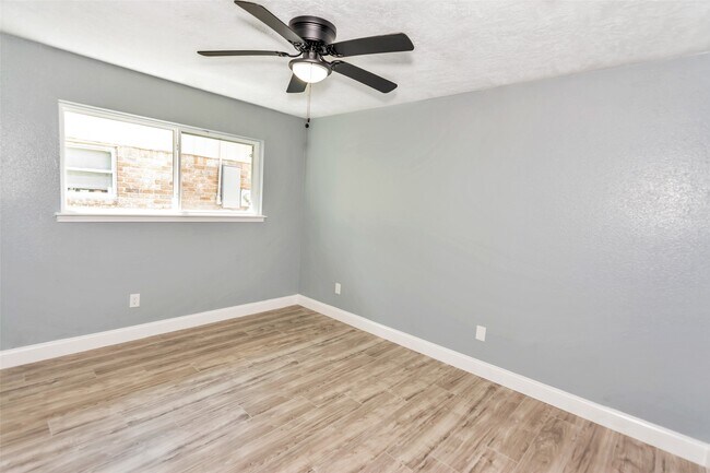 Building Photo - 16223 Brinkwood Dr