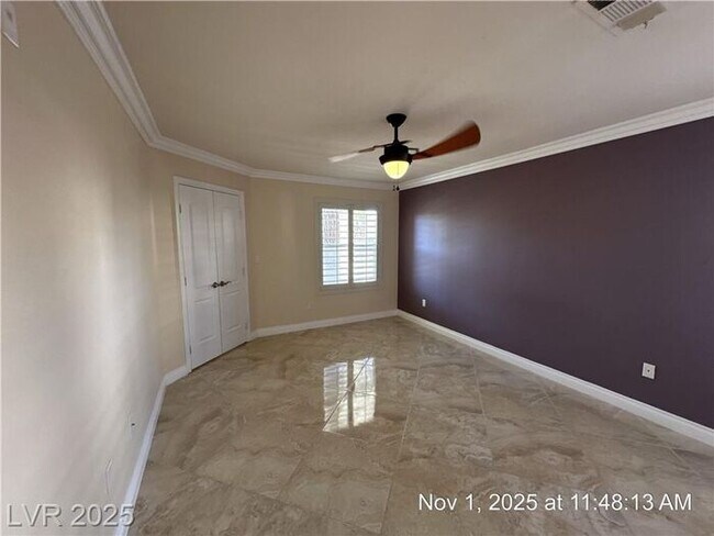 Building Photo - FANTASTIC 1ST FLOOR UNIT IN GATED COMMUNIT...