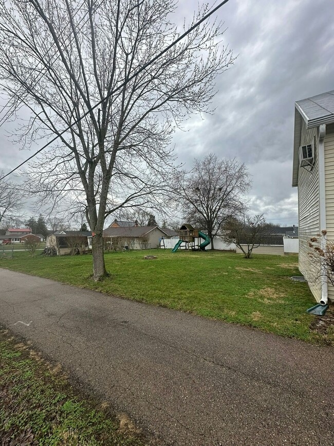 Building Photo - 125 E Market St