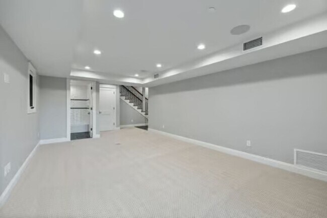 Building Photo - 3Bd/3.5Ba Kirkland Home