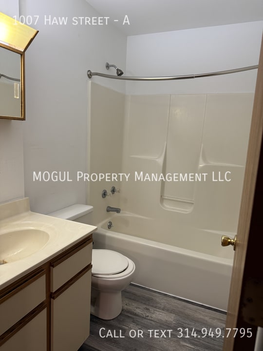 Building Photo - 1007 Haw St