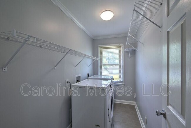Building Photo - 119 Windemere Dr
