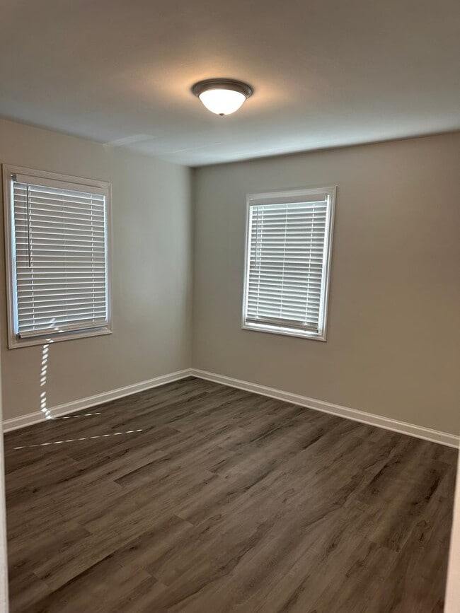 Building Photo - Charming 3 Bedroom In Central Columbus with Fenced in Yard