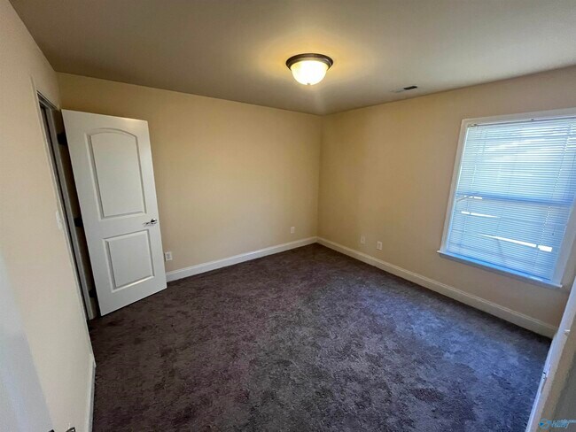 Building Photo - 29886 Park Hill Dr