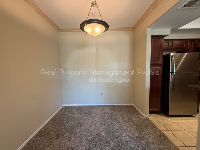 Building Photo - 750 E Northern Ave