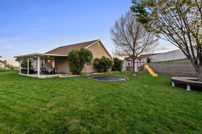 Building Photo - 2521 Apricot Pl