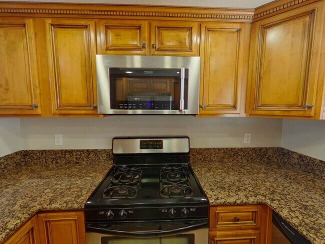 Building Photo - **Open House** Friday, June 12th, TIME: 3:30pm - 4:30pm
