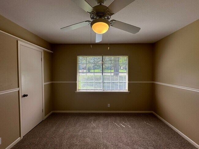 Building Photo - Charming 3 Bedroom in Flint!