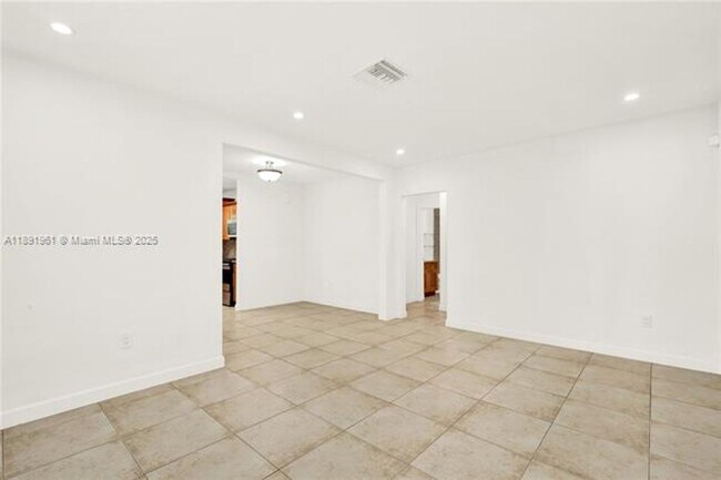 Building Photo - 331 Santander Ave