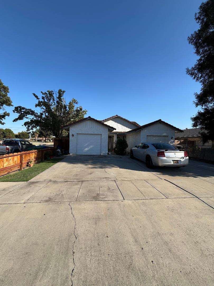 Building Photo - 901 Trinity Ave