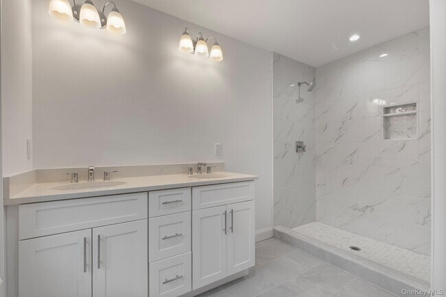 Building Photo - 65 Paulding Ln