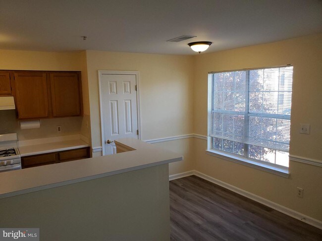 Building Photo - 8054 Lisle Dr