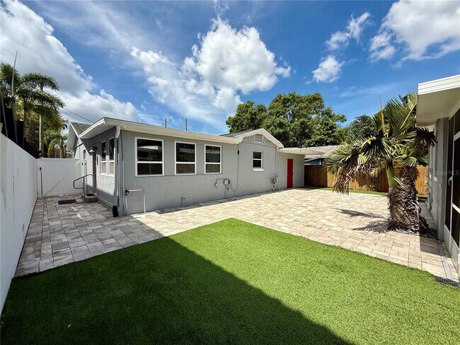 Building Photo - 3419 W Empedrado St