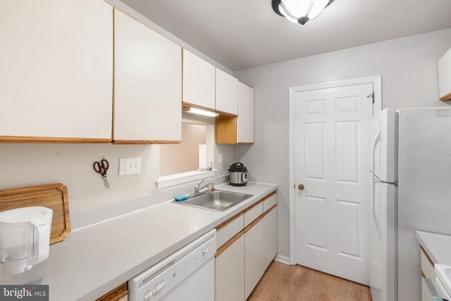 Building Photo - 45 Le Forge Ct