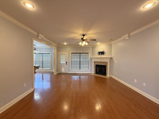 Building Photo - 118 Crystal Lake Dr