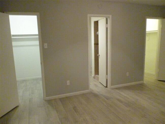 Building Photo - 2822 Mesquite Dr