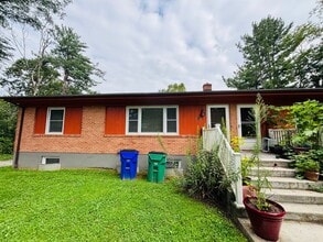 Building Photo - 613 Dehart St
