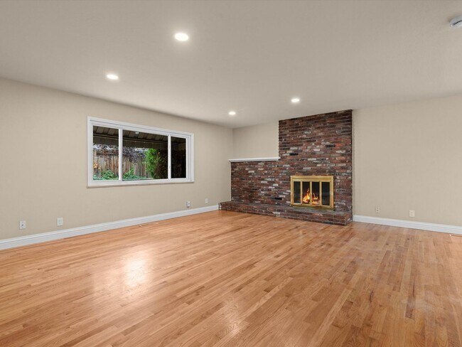 Building Photo - 2495 Holman Way