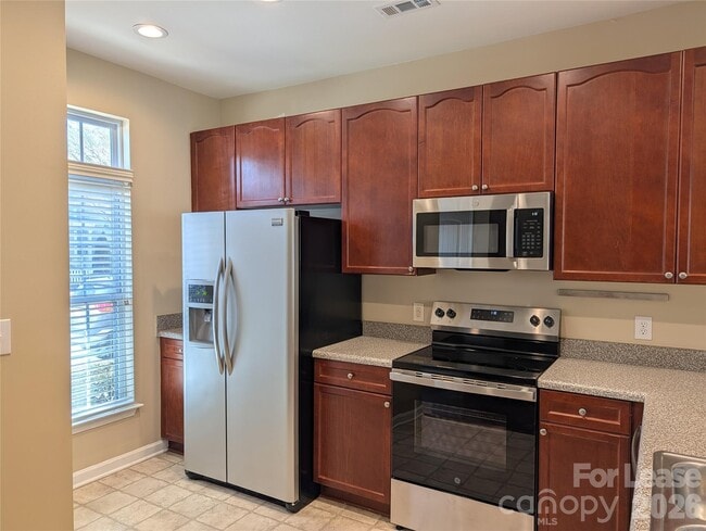 Building Photo - 522 Jetton St