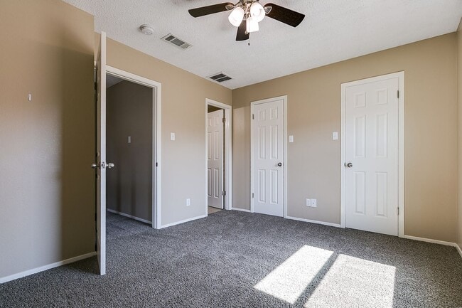 Building Photo - COMING JANUARY 2025 - Spacious 2-Bedroom Townhome Near w/ River View!