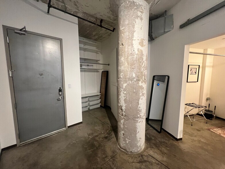 Building Photo - 1122 Jackson St