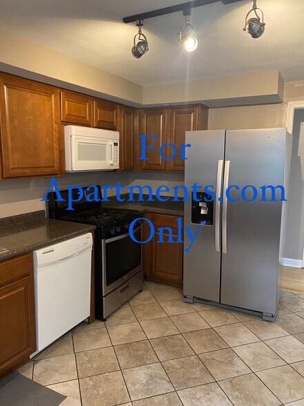 Building Photo - 105 Hunt Ave