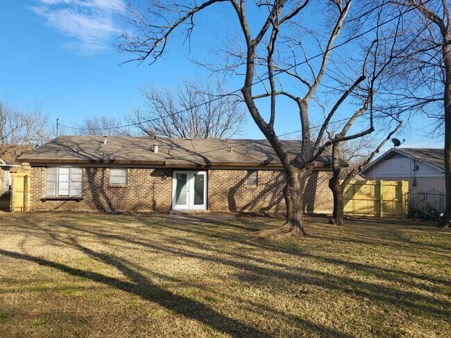 Building Photo - 6708 Robindale Rd