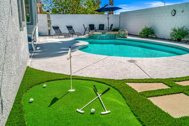 Building Photo - 79535 Dandelion Dr