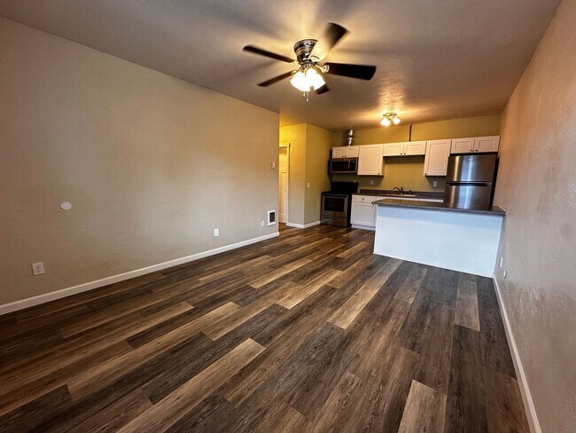Building Photo - (WWA 5708) 1 bedroom/1 bathroom