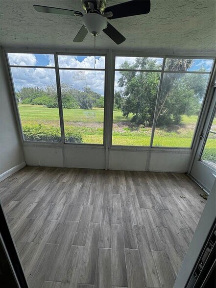 Building Photo - 3151 S Palm Aire Dr