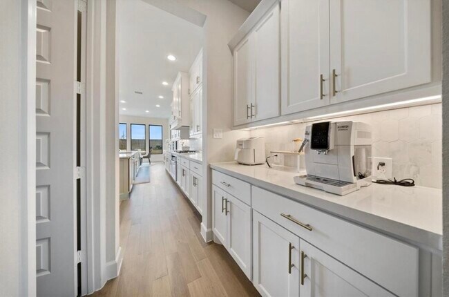 Building Photo - 9018 Orchard Cv