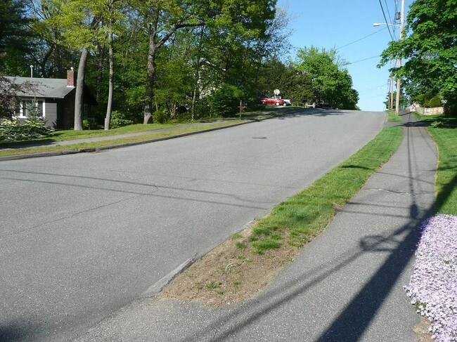 Building Photo - 1 Cayuga Dr