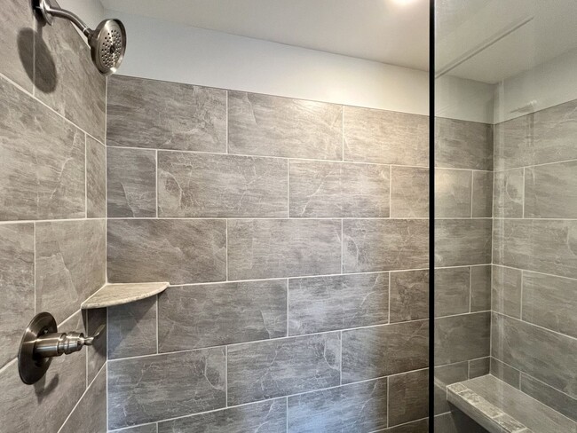 Building Photo - LUXURIOUS TOWNHOME ON THE WEST SIDE OF LEB...