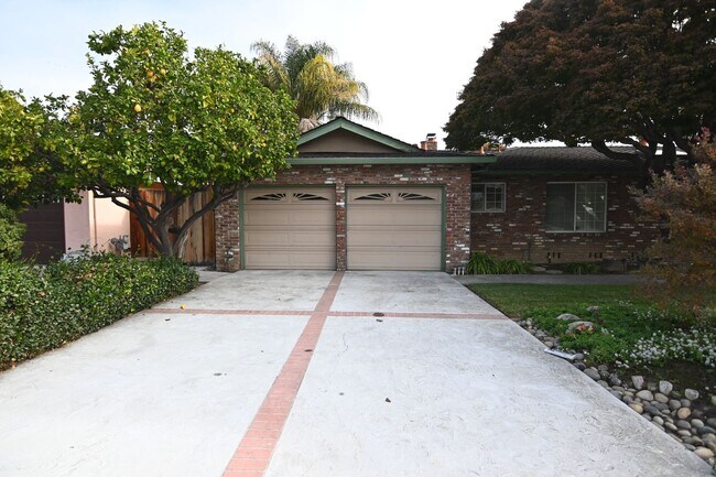 Building Photo - Prime Willow Glen, Just In Time for the Ho...