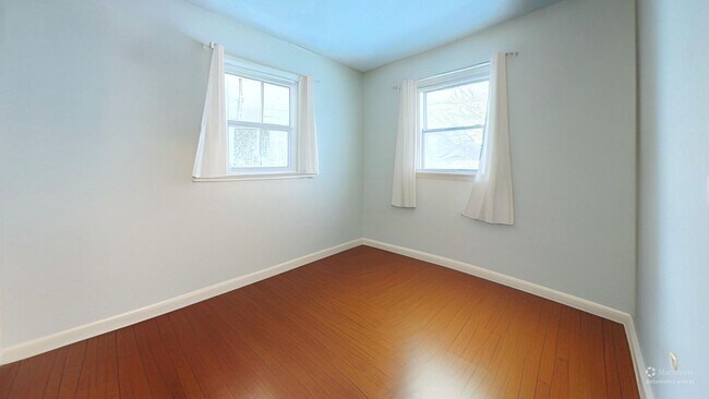 Building Photo - 5 bedroom, 1.75 bathroom house (29 East Terrace)