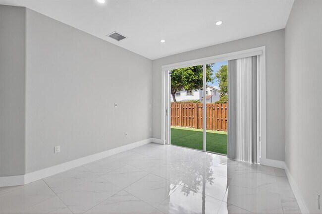 Building Photo - 981 SW 149th Ct