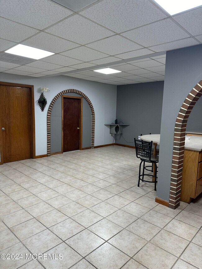 Building Photo - 31 Pettit Ave