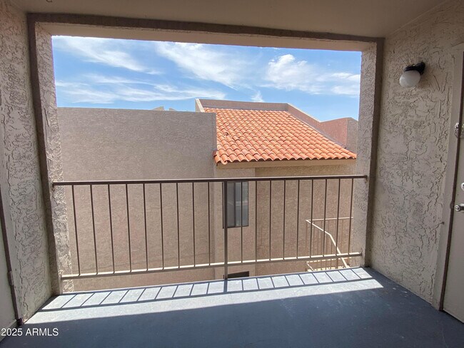 Building Photo - 11666 N 28th Dr