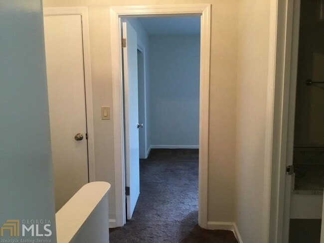 Building Photo - 3121 Colonial Way