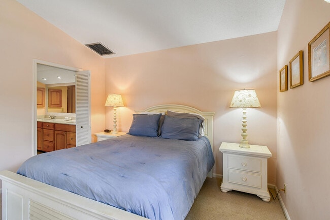 Building Photo - 28 Uno Lago Dr