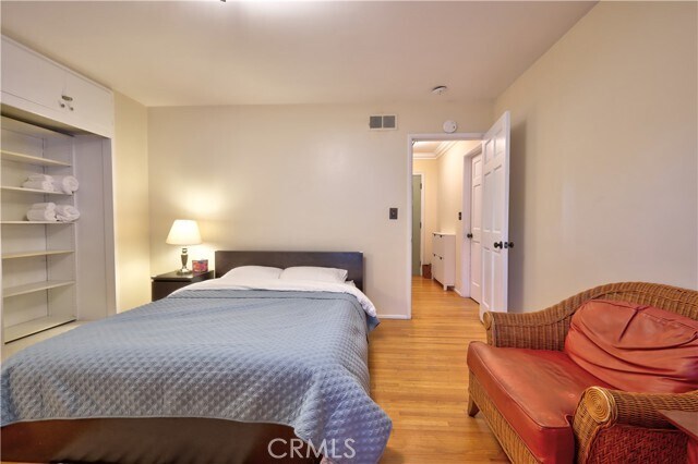 Building Photo - 2895 Woodlawn Ave