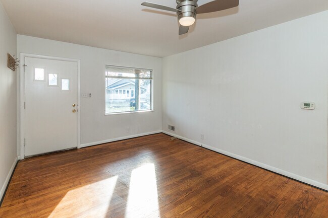 Building Photo - 4942 W 11th St