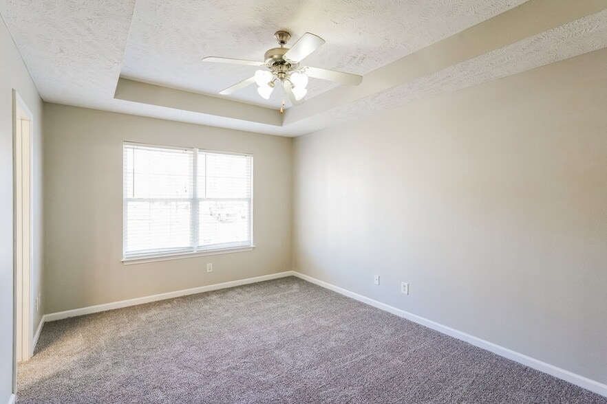 Building Photo - 127 Lyndhurst Dr