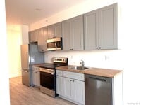 Building Photo - 362 W Merrick Rd