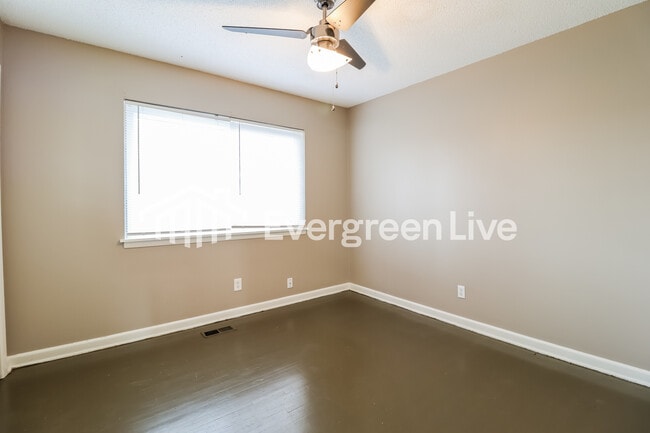 Building Photo - 5024 Lynn Ln