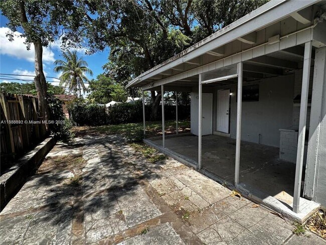 Building Photo - 3 bedroom in North Miami Beach FL 33179