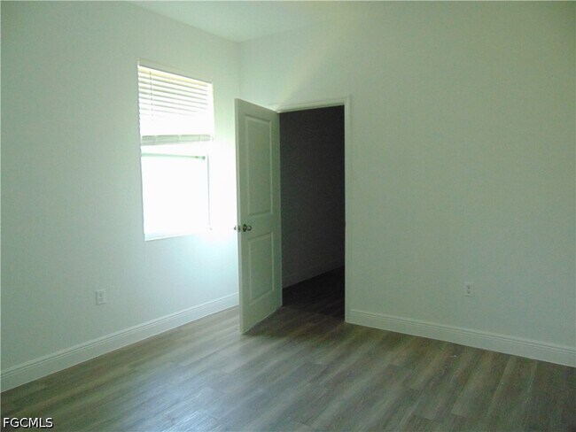 Building Photo - 9020 E Castle Cir