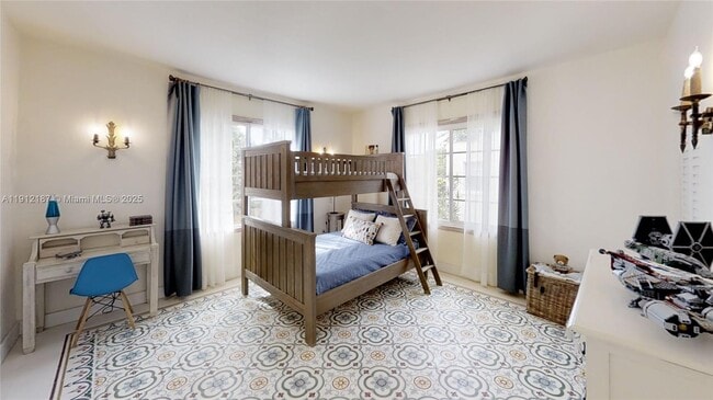 Building Photo - 327 Menores Ave